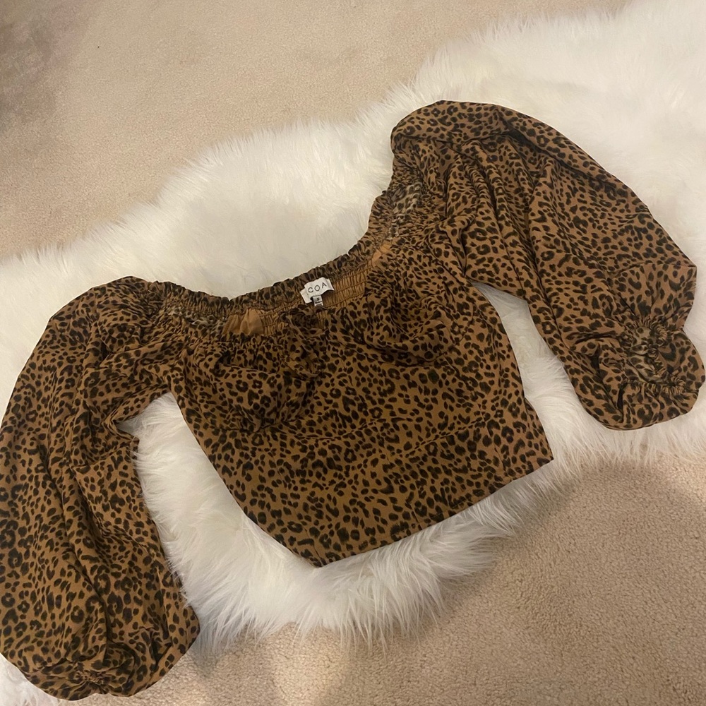Miss Lola leopard top
